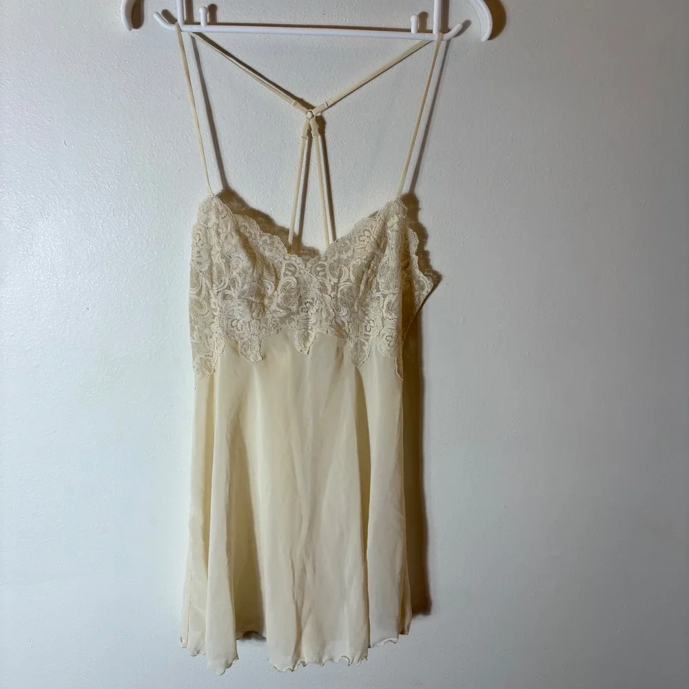 Victoria's Secret Ivory Lace Trim Slip‎ Chemise Nightgown Size Small